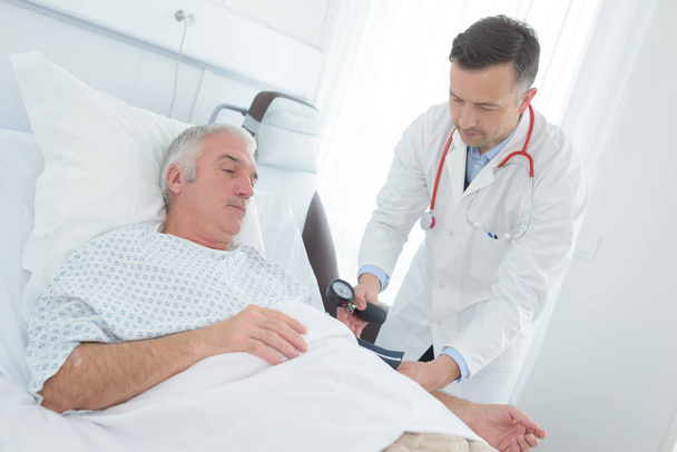 doctor monitoring the patient - Photo, Image