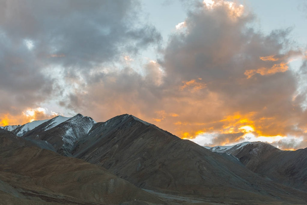 Himalaya mountains tło z lardakh leh, Indie - Zdjęcie, obraz