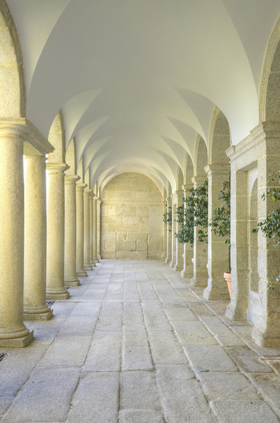Tribunal Mediterráneo de columnas
 - Foto, Imagen