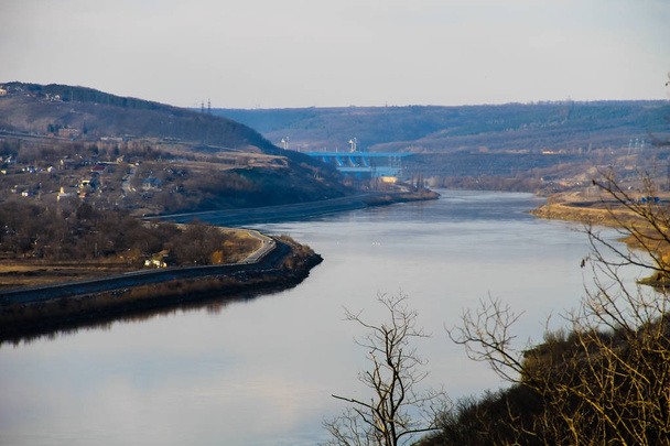 Vue sur la centrale hydroélectrique de la rivière Dniester
 - Photo, image