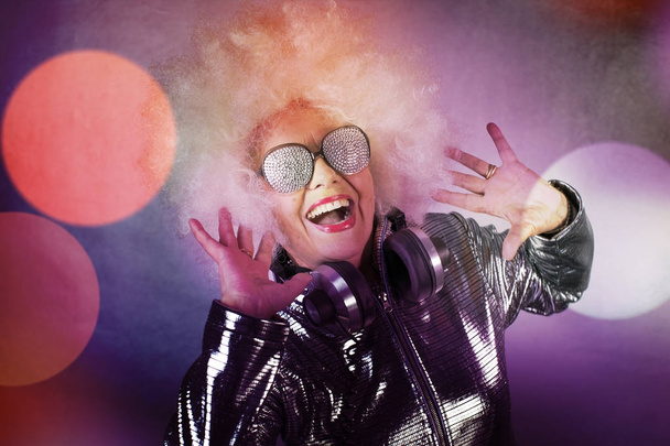grandma partying disco - Фото, изображение