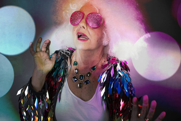 grandma partying disco - Фото, изображение