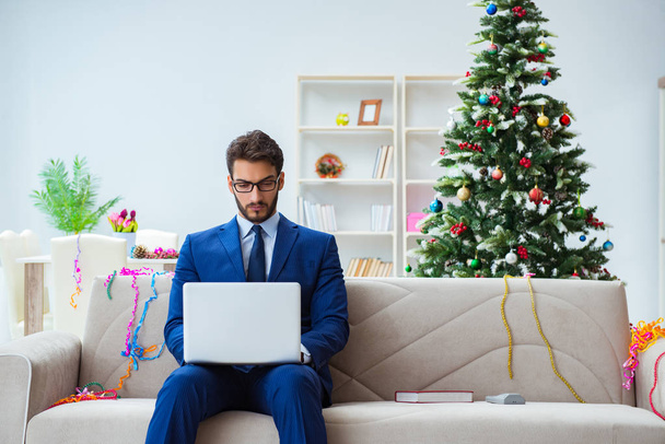 Businessman working at home during christmas - Foto, afbeelding