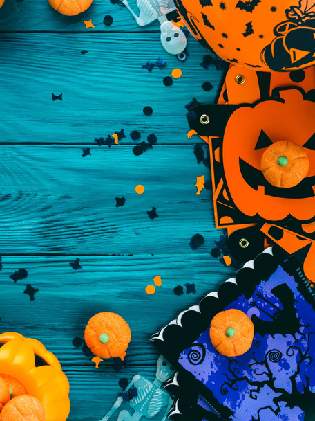 Halloween osapuolen koristeet runko tummanvihreä
 - Valokuva, kuva