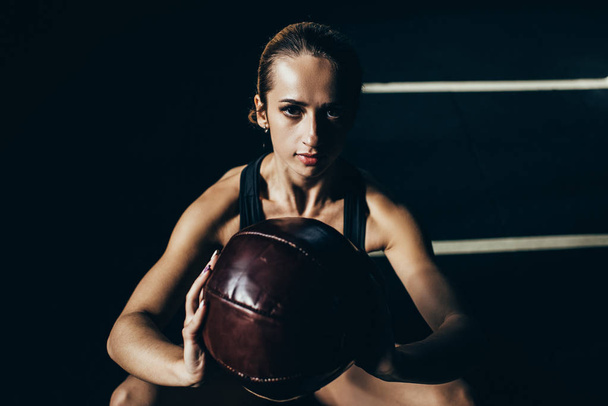 sportswoman with weighted ball - Zdjęcie, obraz