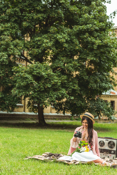 stylish girl with camera in park - Fotografie, Obrázek