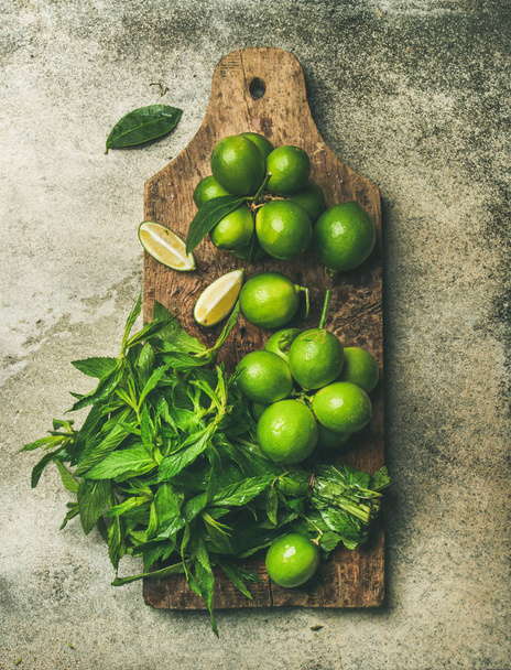 fresh limes and mint  - Valokuva, kuva