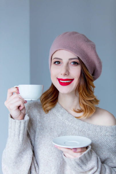 nő csésze kávé  - Fotó, kép