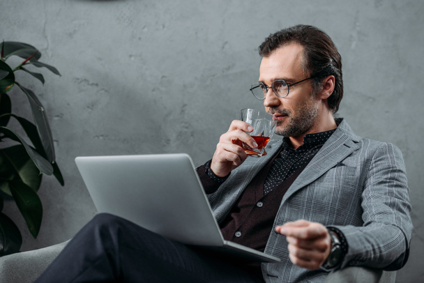 businessman using laptop - Photo, Image