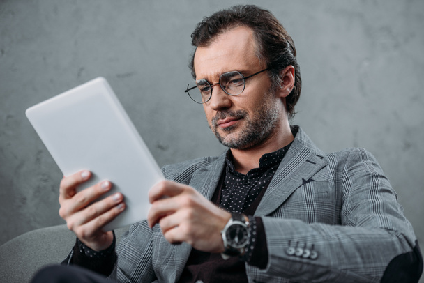 businessman using digital tablet - Fotó, kép