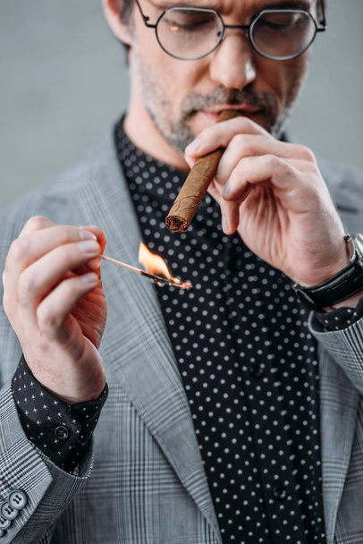businessman smoking cigar - Valokuva, kuva