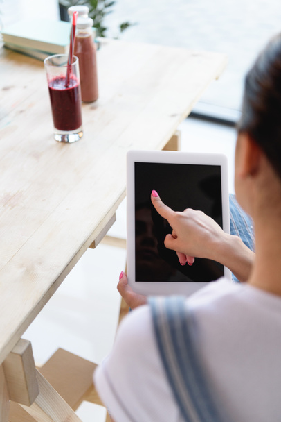 woman pointing at tablet - Photo, image