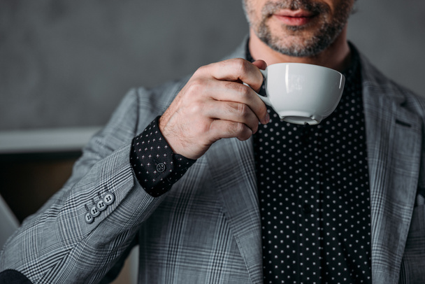businessman drinking coffee - Valokuva, kuva