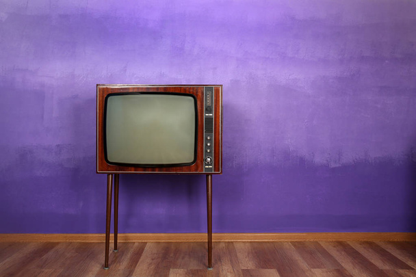 Retro TV on color wall  - Foto, afbeelding
