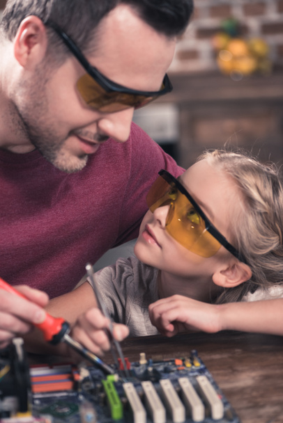 Father teaching daughter to braze  - Photo, Image