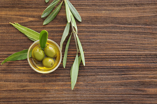 Glass bowl with olive oil  - Photo, image