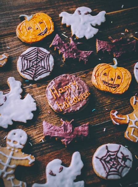 Halloween Cookies On Table - Foto, imagen