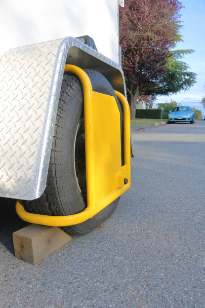 Roda anti-roubo ou bloqueio de pneu
 - Foto, Imagem