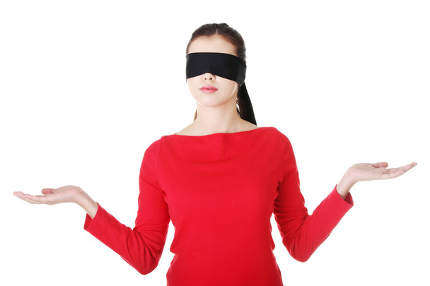 Blindfold woman presenting copy space - Фото, зображення