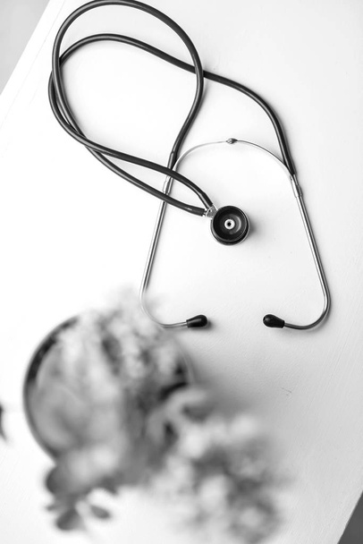 das Stethoskop auf dem Arzttisch - Foto, Bild