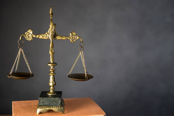 Símbolos do direito e da justiça - imagem de conceito do direito jurídico
.  - Foto, Imagem