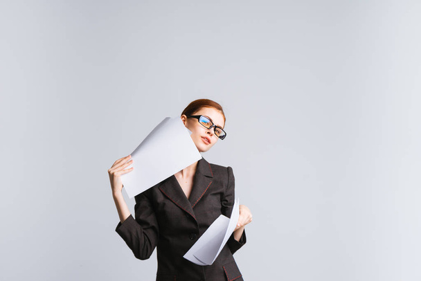 girl secretary with folders and files in her hands - Foto, Bild