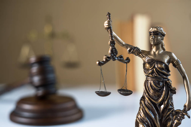 Recht en rechtvaardigheid symbolen - juridische wet concept afbeelding.  - Foto, afbeelding