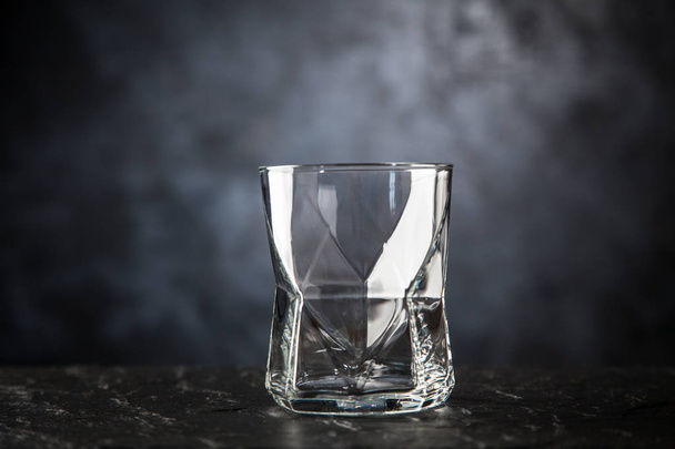 Empty glass on dark background - Foto, Bild