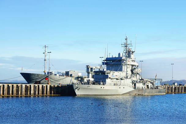 Zakotvené vojenské lodě na molu v Kiel - Fotografie, Obrázek
