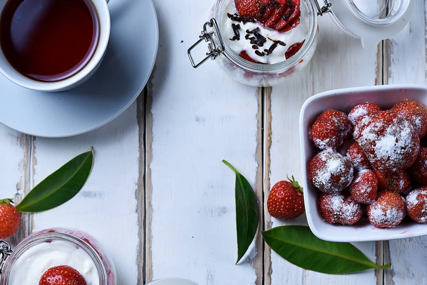Tea and strawberry dessert - 写真・画像