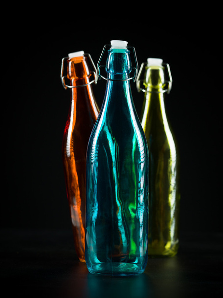три цветных бутылки
 - Фото, изображение