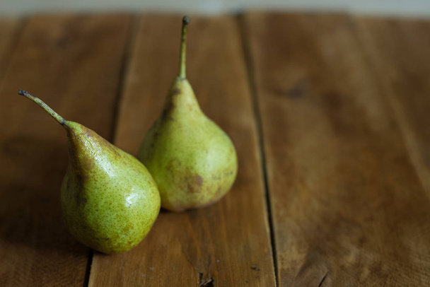 Pears on wooden background. Green pears. Natural light. Vintage board. - Fotografie, Obrázek