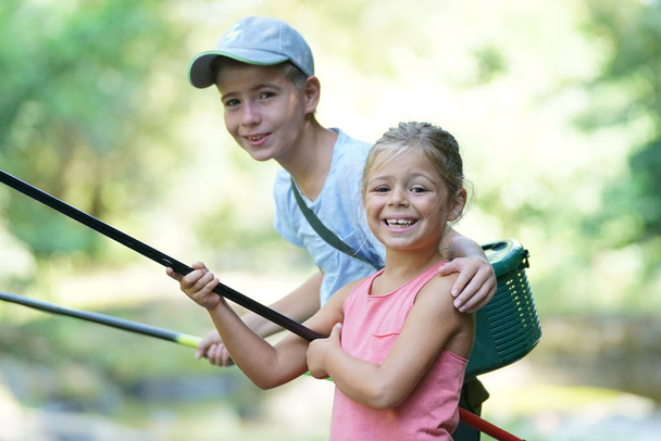  kids fishing in river - Fotografie, Obrázek