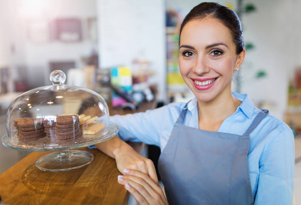 Woman working in coffee shop - Фото, изображение