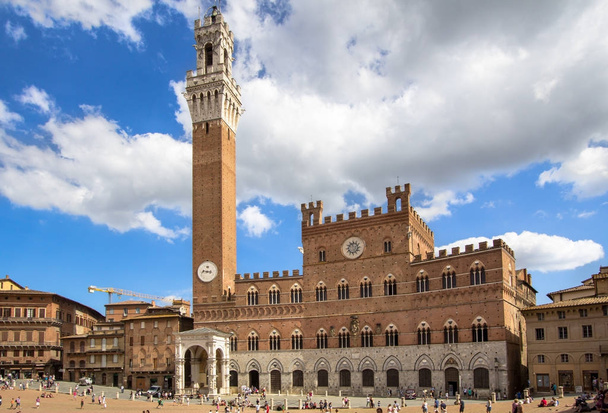 Piazza del Campo z Palazzo Pubblico, Siena, Włochy - Zdjęcie, obraz