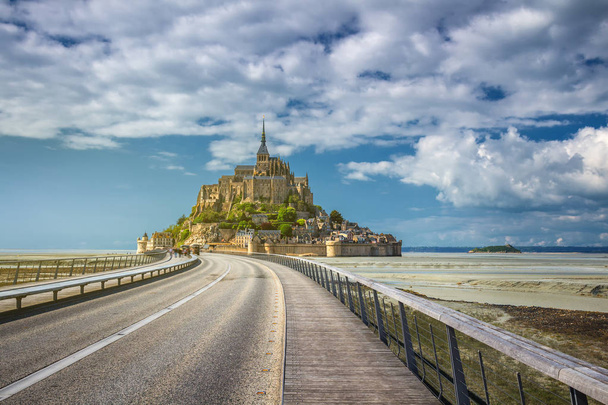 prächtige Kathedrale des Heiligen Michael auf der Insel in der Normandie, - Foto, Bild