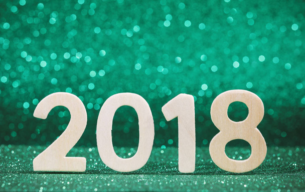 Yeni yıl 2018 Beyaz ahşap numaraları yeşil - Fotoğraf, Görsel