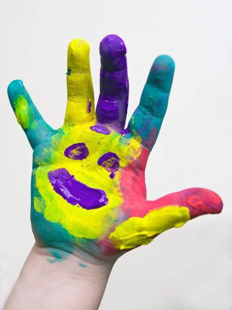 little boy hands painted - Foto, afbeelding