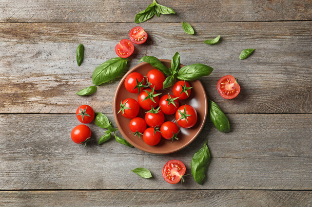 Fresh cherry tomatoes - Foto, imagen