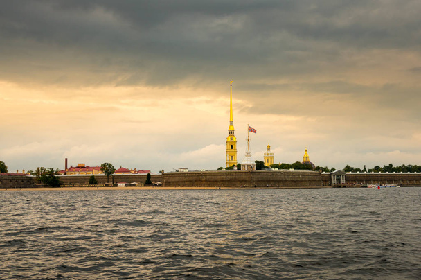 Στην προκυμαία και τα κανάλια στην Αγία Πετρούπολη, Ρωσία - Φωτογραφία, εικόνα