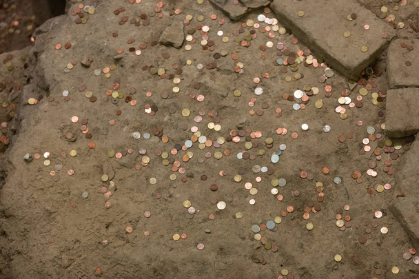 Pennies dans le sol
 - Photo, image
