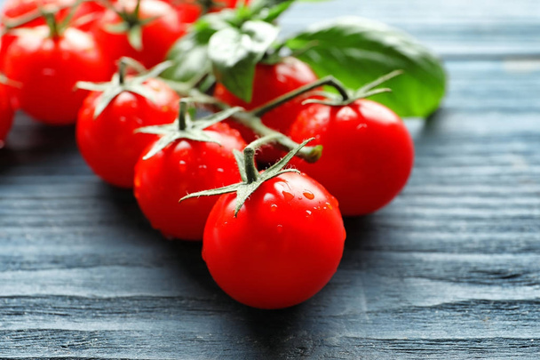 Fresh cherry tomatoes - 写真・画像