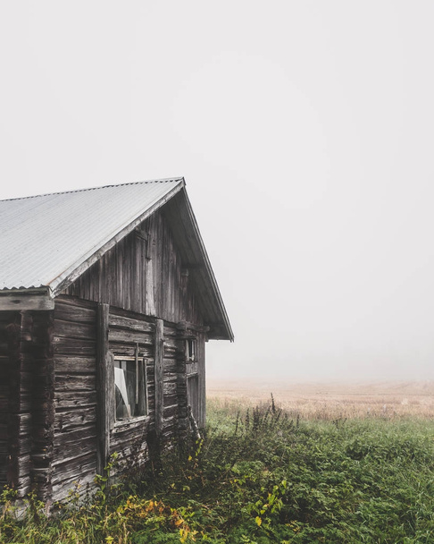  wooden house near autumn agricultural field - Fotografie, Obrázek
