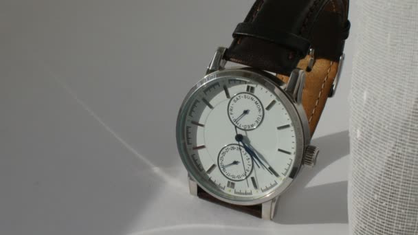 Dettagli orologio uomo di lusso, cronografo da vicino 4K
 - Filmati, video