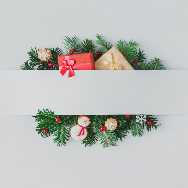 rami di albero di Natale con decorazione
 - Foto, immagini