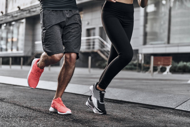 sportive couple running  - Foto, imagen