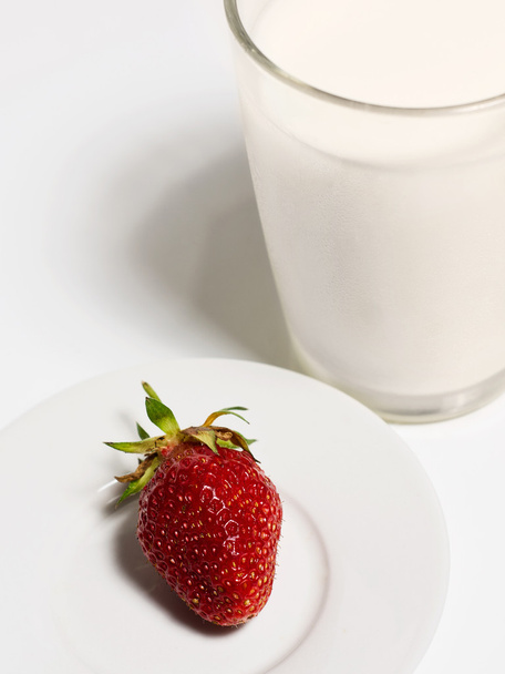 Glass of milk and strawberry - Foto, immagini