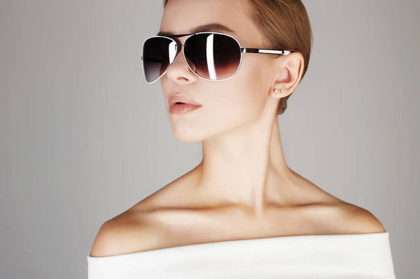 beautiful young woman in sunglasses - Photo, Image