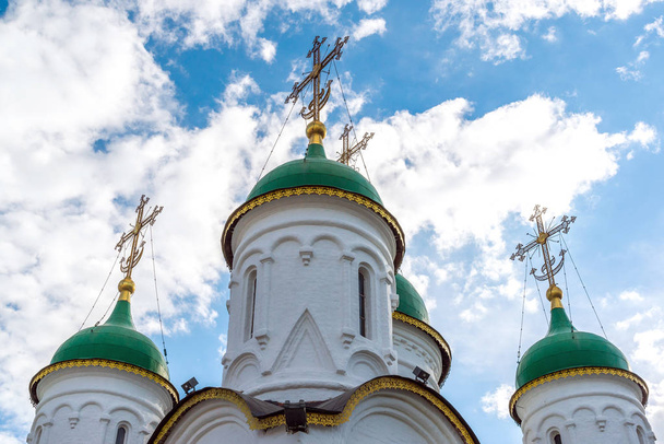 Domes of Church of Life-giving Trinity in Leafs in Moscow, Russia - Zdjęcie, obraz