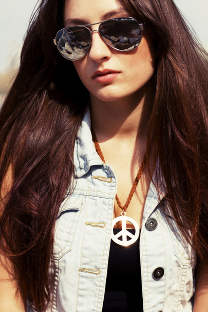 Cool young girl in sunglasses - 写真・画像